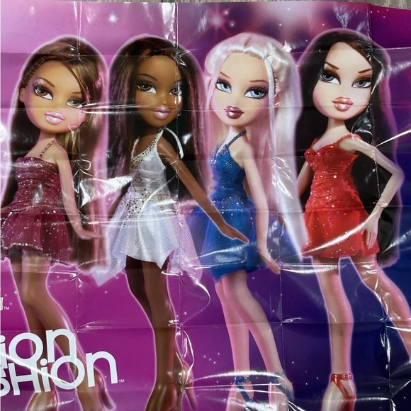 Bratz Passion 4 Fassion Doll Poster 18in x 24 in and 2 advertisement booklets - Picture 2 of 5